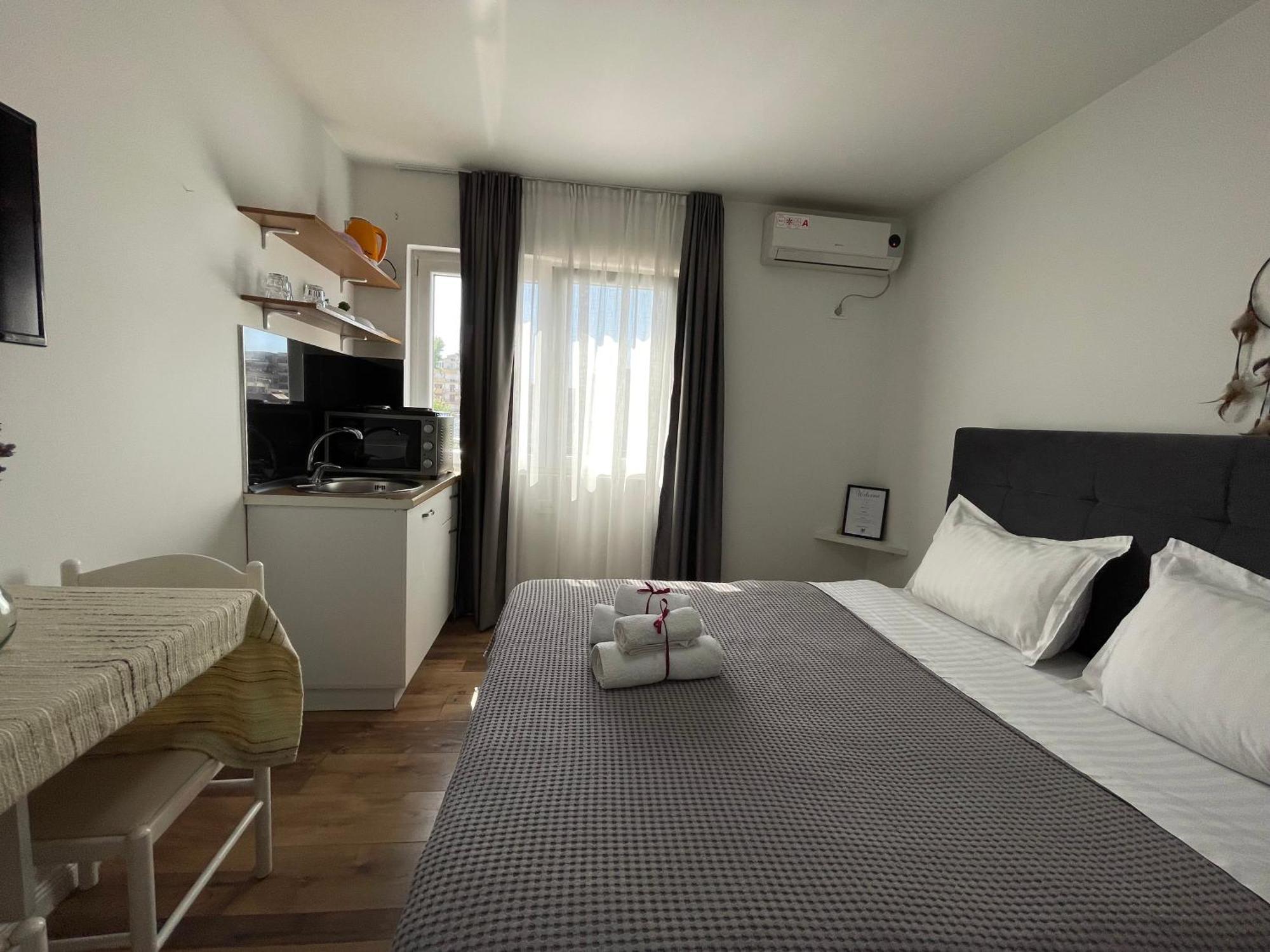 Central Studio Apartments Tirana Room photo